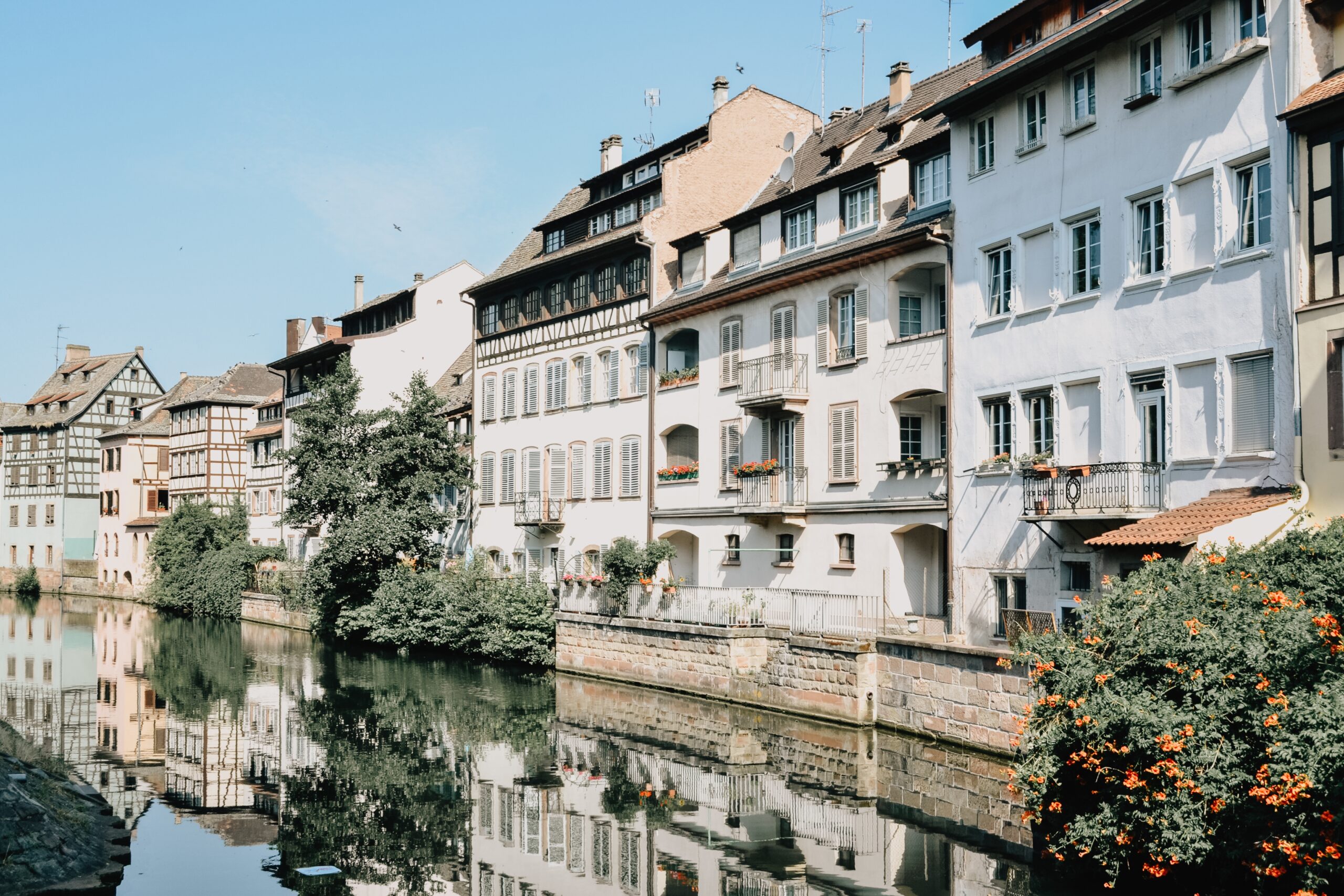 Hotel en bord de fleuve Est de la France